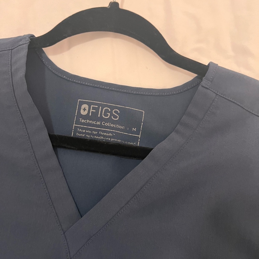 FIGS Women’s Scrub Top